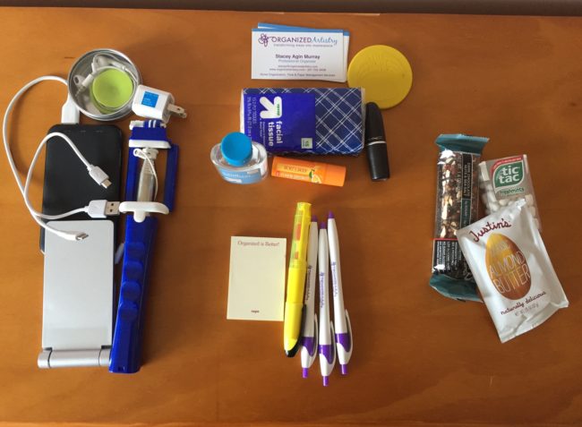 5 Tips: How To Organize Your Conference bag | organizedartistry.com #conference #conferenceswag #conferenceoutfit